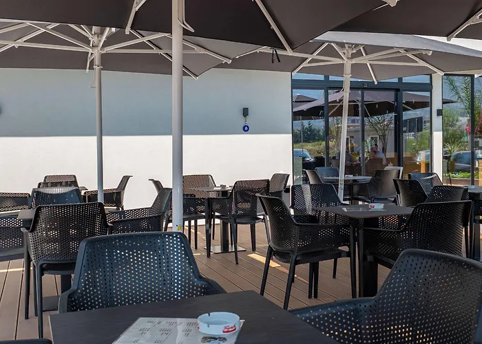 Gest מלון Radhimë